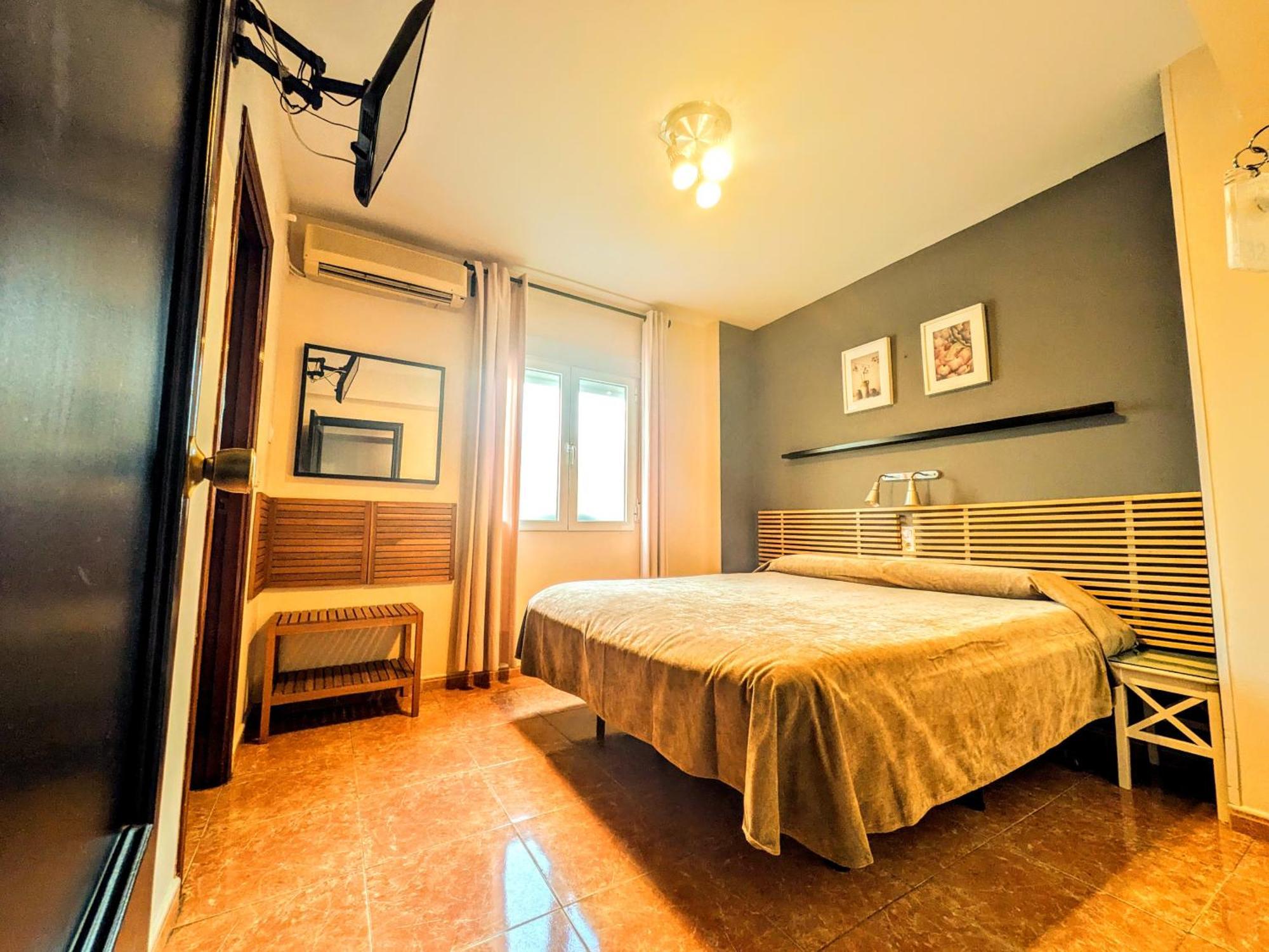 Hostal Jentoft Seville Exterior photo
