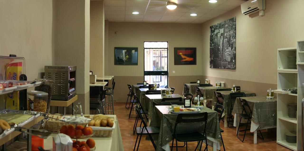 Hostal Jentoft Seville Exterior photo